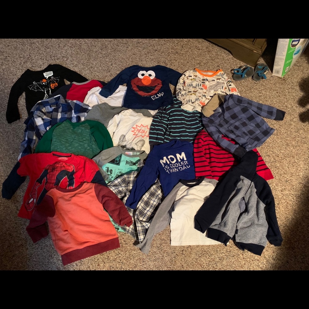 Lot of 21 toddler long sleeve 2t